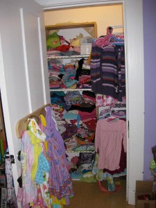 girls_messy_closet