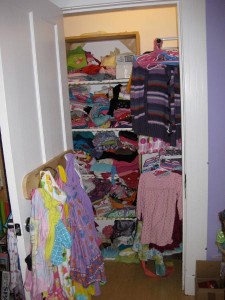 girls_messy_closet