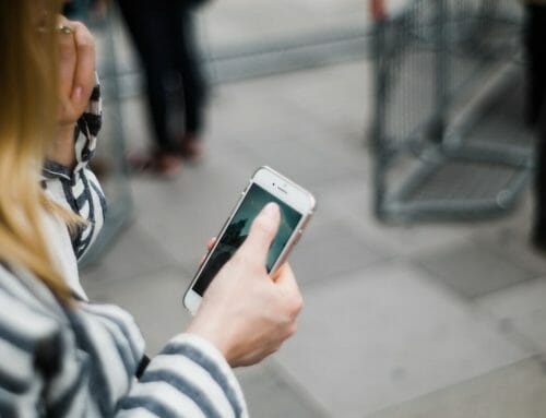 153 gånger per dag tittar vi i mobiltelefonen